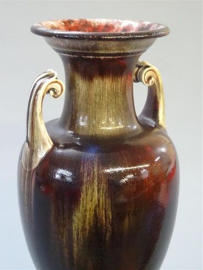 Manufacture de SEVRES:
Vase sur piedouche...