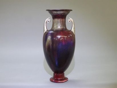 Manufacture de SEVRES:
Vase sur piedouche...