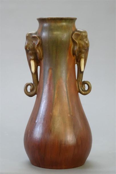 DENBAC - Vase en grés à couverte brune, anses...
