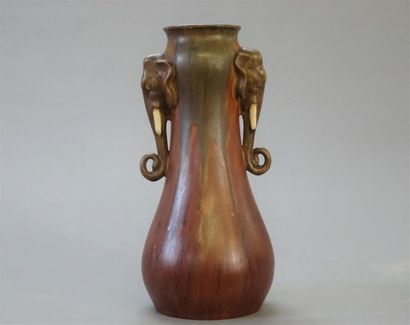 DENBAC - Vase en grés à couverte brune, anses...