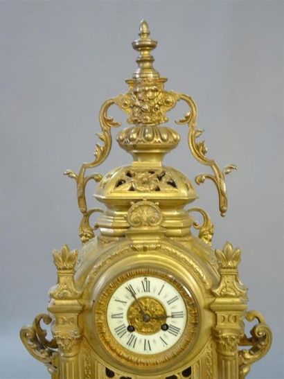 Pendule en bronze de style Renaissance, fin...