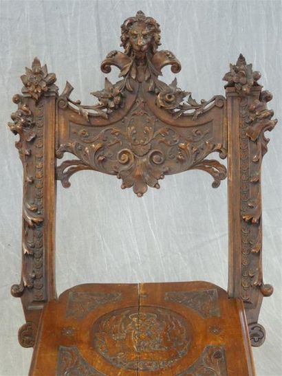 Chaise pliante en bois sculpté de style ...
