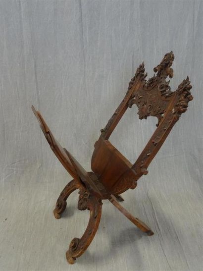 Chaise pliante en bois sculpté de style ...