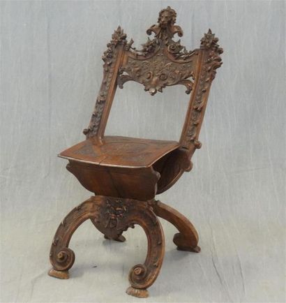 Chaise pliante en bois sculpté de style ...