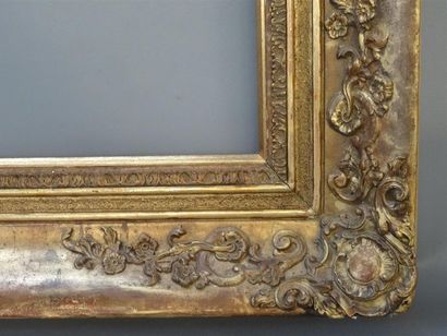 Cadre en bois et stuc doré style Louis XV...