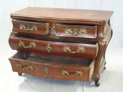 Commode tombeau en acajou ouvant à quatre...