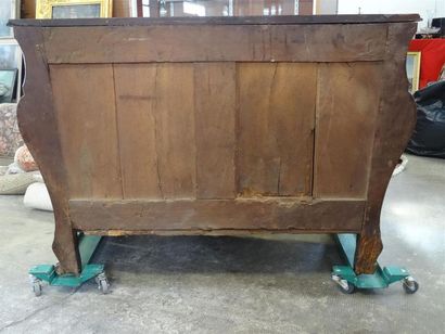 Commode tombeau en acajou ouvant à quatre...