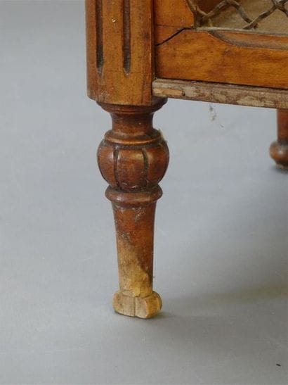 Jardinière en bois soutenant une cuve en...