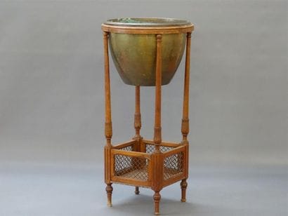 Jardinière en bois soutenant une cuve en...