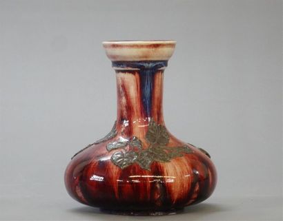 Théodore HAVILAND (1842 - 1919)
Rare vase...