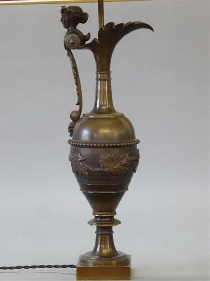 Paire d' aiguières neoclassiques en bronze...