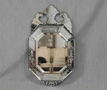 Miroir de Venise à fronton 
XIXe siècle
100...