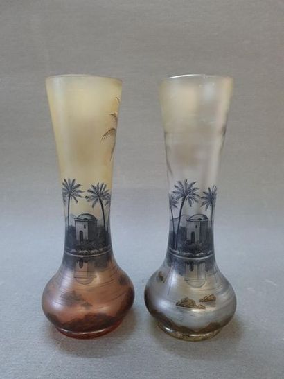 MICHEL à Nancy: Paire de vases en verre peint...