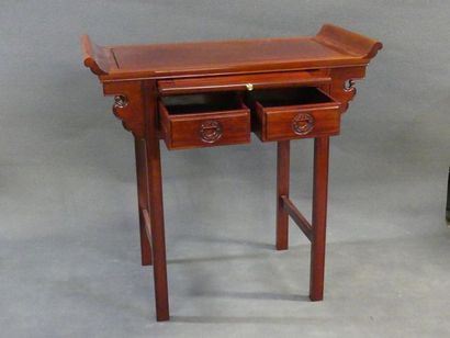 Console en bois de rose vernis, ouvrant à...
