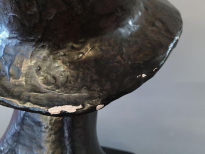 Man with a hat. 
Sculpture in patinated plaster....