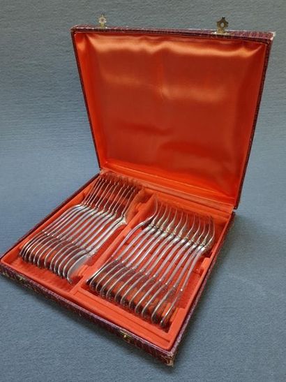 Douze couverts à poisson en argent 925°/00.
Ecrin...