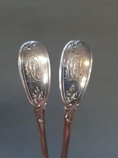 Douze couverts à poisson en argent 925°/00.
Ecrin...