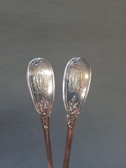 Douze couverts à poisson en argent 925°/00.
Ecrin...