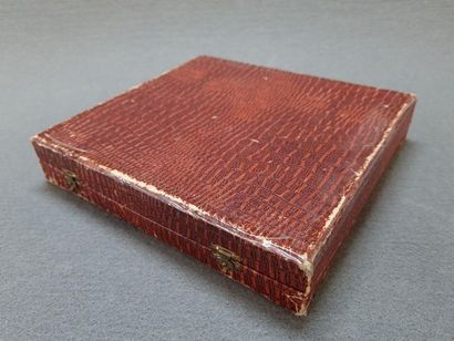 Douze couverts à poisson en argent 925°/00.
Ecrin...