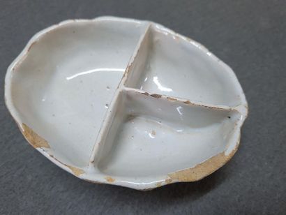Nevers XVIIIe Paire de burettes et nécessaire...