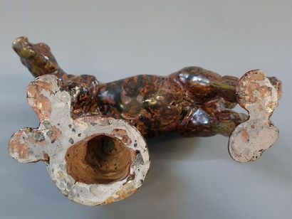 Sculpture en grès émaillé brun figurant un...