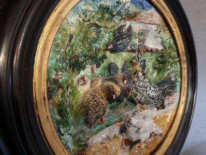 Bas-relief en faïence : Les Poules
Barbotine...