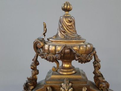 Bronze cartel surmounted by a cassolette.
Louis...