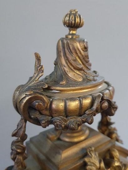 Bronze cartel surmounted by a cassolette.
Louis...