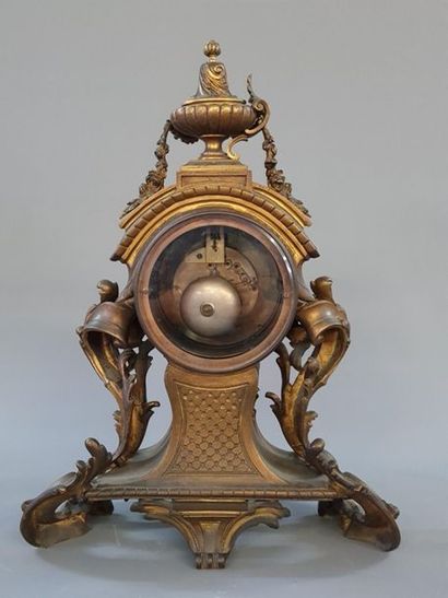 Bronze cartel surmounted by a cassolette.
Louis...