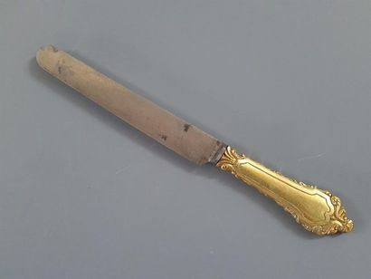 In a case, a set of twelve dessert knives...