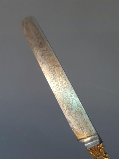 In a case, a set of twelve dessert knives...