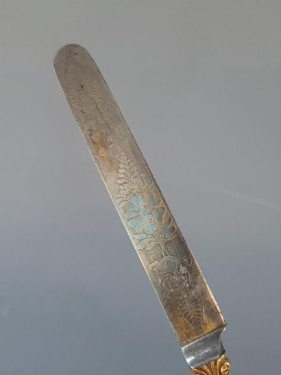 In a case, a set of twelve dessert knives...