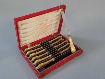In a case, a set of twelve dessert knives...