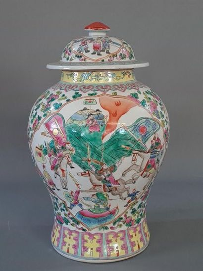 Vase couvert en porcelaine de Chine à décor...