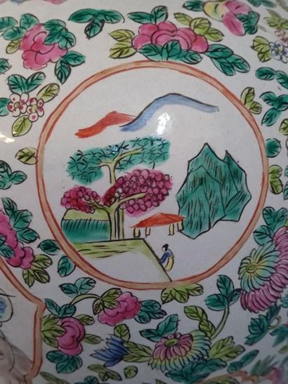 Vase couvert en porcelaine de Chine à décor...