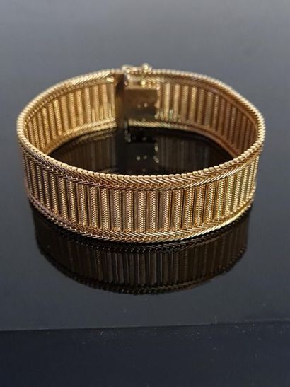 Cuff bracelet in 750°/00 gold.
Weight: 5...