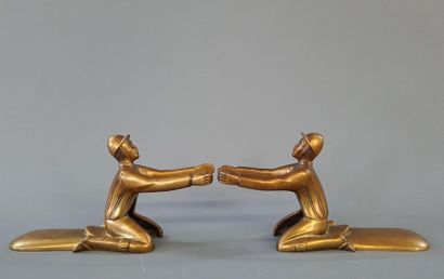 Paire de tire-bottes en bronze figurant des...