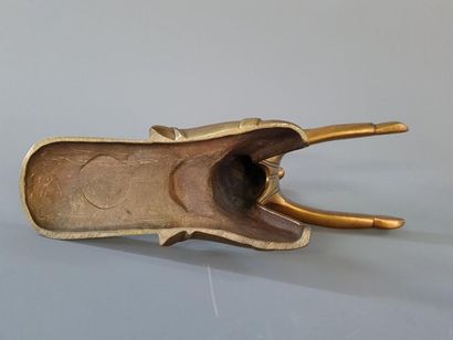 Paire de tire-bottes en bronze figurant des...
