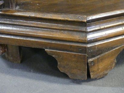Medieval style credenza in carved wood of...