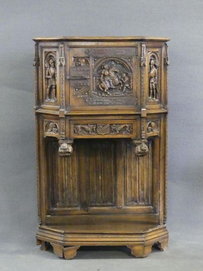Medieval style credenza in carved wood of...