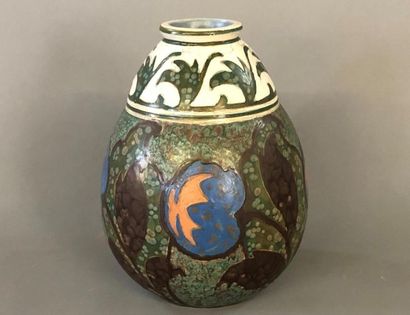 REVERNAY à Digoin (1896-1930)
Vase ovoïde...