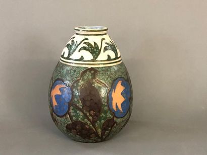 REVERNAY à Digoin (1896-1930)
Vase ovoïde...