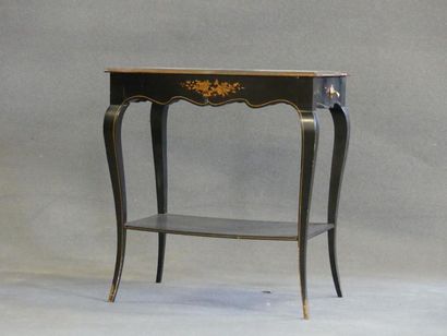 Petite table à entretoise, décor laquée de...