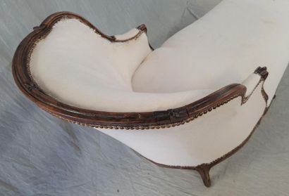 Duchesse en bois mouluré;
Style Louis XV
93...