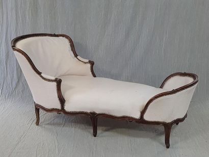 Duchesse en bois mouluré;
Style Louis XV
93...