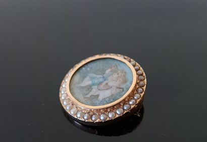 Circular brooch in gold and cultured pearls,...