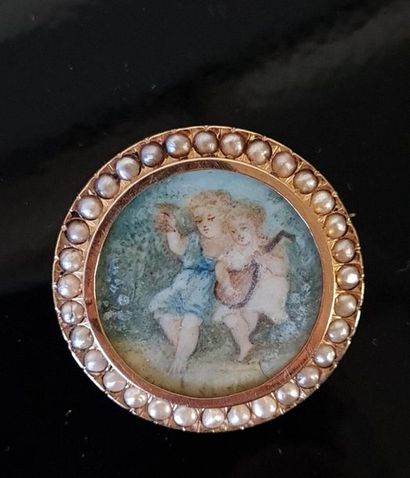Circular brooch in gold and cultured pearls,...