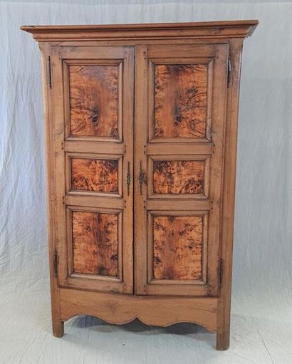 Petite armoire rustique style bressane XIXe
190...