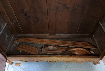 Oak cupboard
XVIII
231 x 165 x 50 cm
Cornice...