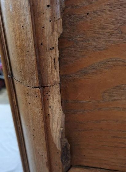 Oak cupboard
XVIII
231 x 165 x 50 cm
Cornice...